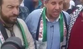 #شاهد النائب الأردني يحيى السعود في بيت عزاء الشهيد محمد الجواوده الذي استشهد جراء اطلاق النار عليه من قبل حارس أمن بالسفارة الإسرائيلية بعمان قبل يومين.