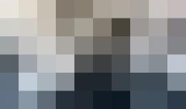 #شاهد مستوطن يؤدي طقوس تلمودية أمام باحات المسجد الأقصى قبل قليل