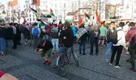 #مباشر مظاهرة في العاصمة الألمانية برلين دعما لـ #مسيرة_العودة_الكبرى في قطاع غزة ورفضا لاعتداء قوات الاحتلال عليها .