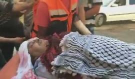 #شاهد .. وصول جثمان الشهيد تيسير حبش " 61 عاما" الى مستشفى رفيديا بمدينة نابلس قبل قليل.
يذكر أن ارتقى صباح اليوم على حاجز قلنديا شمال القدس المحتلة صباح اليوم اختناقا بالغاز السام الذي أطلقته قوات الاحتلال على المواطنين المتوجهين للاقصى .