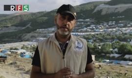 #شاهد .. أطفال مخيم الفاروق للاجئيين السوريين يطلقون طائراتهم التي تحمل علم الثورة إلى السماء ذاتها التي اعتادوا أن يروا طائرات النظام والطائرات الروسية تلقي بالصواريخ القاتلة منها .