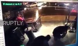 #شاهد لحظة الهجوم على المطعم في اسطنبول فجر اليوم