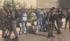 #شاهد | قوات الاحتلال تفتش الشبان والفتية بشكل استفزازي أمام باب العامود أحد أبواب #القدس المحتلة