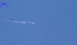 #شاهد| قصف من الطيران الحربي بصواريخ تحمل قنابل عنقودية شمال #حلب 
(حلب 24)