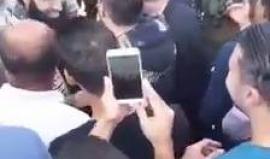 #شاهد قوات الاحتلال تقمع الصحفيين والأهالي المشاركين في المسيرة السلمية في قرية قلقس جنوب الخليل.