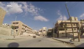 #شاهد| لحظة سقوط صاروخ على بعد أمتار من مراسل مركز #حلب خلال تغطيته القصف على أحياء المدينة