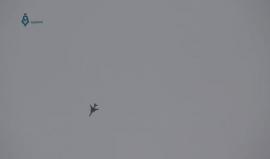 مشاهد من قصف الطيران الحربي بالصواريخ المظلية لقرى وبلدات ريف ادلب