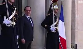 نحو 10 آلاف يورو راتب مصفف شعر الرئيس الفرنسي