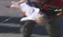 #شاهد | اصابة طفلة رضيعة باختناق شديد بقنابل الغاز التي أطلقتها قوات الاحتلال في قرية عابود برام الله . 
تقرير : علي دار علي 
تصوير : فادي الجيوسي .