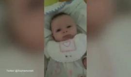 #شاهد غارة جوية تقطع ابتسامة طفلة رضيعة في حلب !