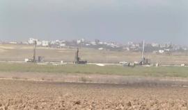 يديعوت تنشر صور أولية لعملية بدء بناء الجدار الخرساني على حدود القطاع قبالة احدى مستوطنات "شاعر هنيغف"