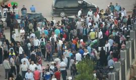 حي الوعر في حمص يتعرض للتهجير ..

فيديو - عائلات سورية تستعد لمغادرة حي الوعر باتجاه ادلب باشراف الأمم المتحدة بسبب الحصار الخانق