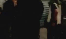 #شاهد | مستوطنون يعتدون على شبان فلسطينيين في منطقة باب المجلس بالقدس المحتلة قبل قليل .