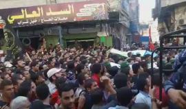 الآلاف يشاركون في تشييع الشهيدين مصباح شبير ومحمد الاغا في خانيونس جنوب قطاع غزة قبل قليل .