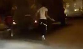 #شاهد شباب قلقيلية يعتلون جيبات الاحتلال ويرشقونها بالحجارة خلال اقتحامها المدينة فجر اليوم