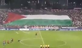 #شاهد | ماذا فعل جمهور فريق " باليستينو " خلال مباراة مع فريق " ديبورست اكيكي" في الدوري التشيلي لكرة القدم على ستارد " لاكريستيرنا"