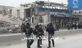 #فيديو تواجد مكثف لقوات الاحتلال على حاجز قلنديا شمال القدس