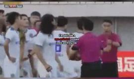 #فيديو لاعب يحصل على بطاقة صفراء قبل صافرة البداية في الدوريات الآسيوية