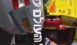 #فيديو: نقل المستوطنين المصابين إثر عملية إطلاق النار بحي الشيخ جراح بالقدس المحتلة قبل قليل.