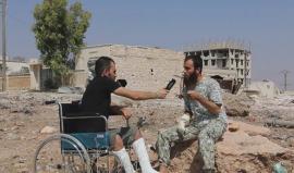 #شاهد |  الإعلامي الجريح هادي العبدالله يجري لقاءا من داخل حلب مع أحد قيادات حركة أحرار الشام حول معركة فك الحصارعن المدينة