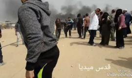 #عاجل المتظاهرون يتمكنون من سحب السياج الفاصل شرق مينة غزة .