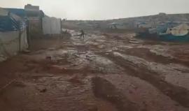 غرق عشرات "مخيم أطمة" بريف ادلب الشمالي نتيجة الأمطار الغزيرة والرياح