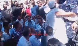 #شاهد .. الكادر الطبي في مشفى بيت جالا الحكومي ببيت لحم، يضربون عن العمل، وينظمون وقفة احتجاجا على "الاعتداء عليهم" وتوقيف الدكتور سمير زواهرة لدى النيابة امام المحكمة في بيت لحم اثر حادثة وفاة مواطنة في مشفى بيت جالا.