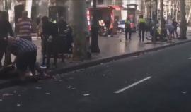 محدث .. 13 قتيلا على الأقل إثر عملية الدهس بشاحنة وسط برشلونة طالت العشرات من المارة في منطقة تاريخية