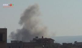 الطيران الحربي يستهدف مدينة كفرلاها بحمص بالصواريخ الفراغية