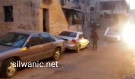 #فيديو مخابرات الاحتلال تقتحم منازل المواطنين في حي زيتون ببلدة سلوان بالقدس