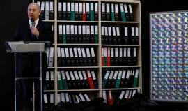 " لديهم صواريخ تصل الرياض وتل ابيب" 
#شاهد نتنياهو يقدم عرضا مسرحيا ويزعم الحصول على آلاف الملفات تتعلق بالنووي الإيراني وأقراص مدمجة حول سعي طهران لامتلاك أسلحة نووية.