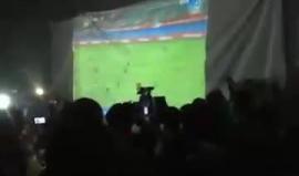 أهالي قطاع غزة يشجعون المنتخب المصري في مباراته ضد الكاميرون وتجمعات شبابية ترفع الاعلام المصرية .تصوير طلال النبيه