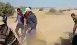 #شاهد لحظة اسقاط طائرة اسرائيلية شرق البريج أمس وسيطرة الشبان عليها