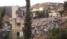 #شاهد جيش الاحتلال ينشر فيديو لمحاصرة وهدم المنزل الذي تحصن فيه الشهيد القسامي "محمد الفقيه" في الخليل