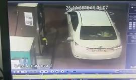 حريق يشب في سيارة بمحطة للوقود في احدى الكيبوتسات بالكيان ويعتقد أنه بسبب الشحنات الكهربائية في الجو