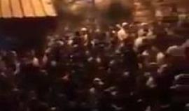 #شاهد المرابطون على باب الأسباط في #القدس المحتلة يهتفون لكتائب القسام والناطق بإسمها