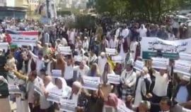 #شاهد مظاهرة في مدينة تعز اليمنية نصرة للقدس واحتجاجاً ورفضاً لقرار ترامب بشأن #القدس
#القدس_عاصمة_فلسطين