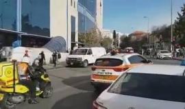 #فيديو من مكان عملية الطعن في القدس المحتلة والتي اصيب فيها حارس أمن اسرائيلي واعتقل المنفذ
