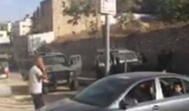 قوات الاحتلال تواصل إغلاق منطقة شارع بئر السبع في الخليل لحماية المستوطنين والسماح لهم بأداء طقوسهم التلمودية