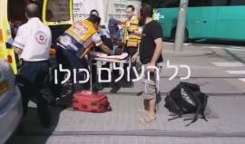 #شاهد .. نقل المصابين الصهاينة في عملية غطلاق النار بالقدس المحتلة والتي نفذها شاب فلسطيني ارتقى بعد اشتباك مسلح مع قوات الاحتلال .