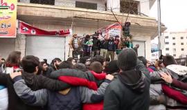 #شاهد هتافات السوريين خلال مظاهرة خرجت أمس في #إدلب بجمعة #الثورة_تجمعنا