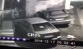 #شاهد 
تسجيلات كاميرات تكشف اعتداء قوات الاحتلال على المواطنين في بلدة سلوان بـ #القدس.