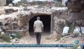 #شاهد فلسطيني يتحدى الاستيطان ويؤهل كهفا ليعيش فيه
تقرير: طه يونس