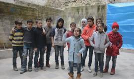 طفلة سورية: بس تخلص الحرب رح نبني بيوتنا ونرجع لأراضينا