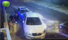 #شاهد .. نجاة شاب من موت محقق بعد صدم سيدة لسيارة كان يتكئ عليها مما أدى لإصابته بجراح في بلدة كفركنا بالداخل الفلسطيني المحتل .