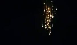 قصف بالفسفور المحرم دولياً على مدينة #حلب ليلة أمس 
(نشطاء)
