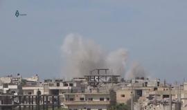 #شاهد لحظة قصف الطيران المروحي بالبراميل المتفجرة أحياء درعا البلد