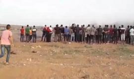 #شاهد ثبات المتظاهرين رغم تعرضهم لإطلاق النار من قبل قوات الاحتلال أمام السياج الفاصل شرق مدينة غزة .
عدسة زينب البواب