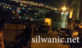 #شاهد
قوات الاحتلال تقتحم حي #بطن الهوى في سلوان جنوب المسجد الأقصى وتمنع السير فيه وسط استفزازات للسكان