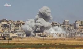 شاهد لحظة استهداف الطائرات الحربية الروسية بعدة غارات مدينة حريتان بريف حلب الشمالي.
تصوير : عدنان مدلج 
#كلنا_حلب
#WeAreAleppo